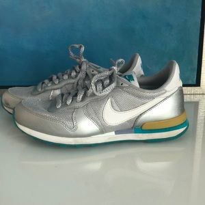 Nike Internationalist Sneakers